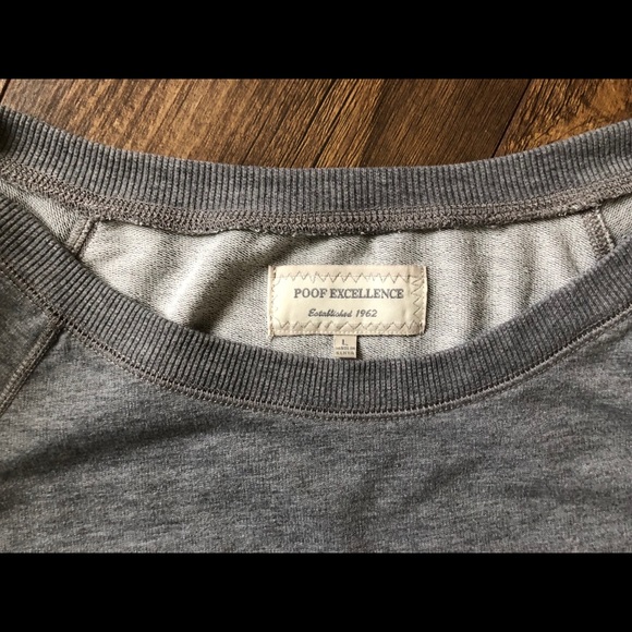 Super cute gray sweatshirt - Picture 2 of 3